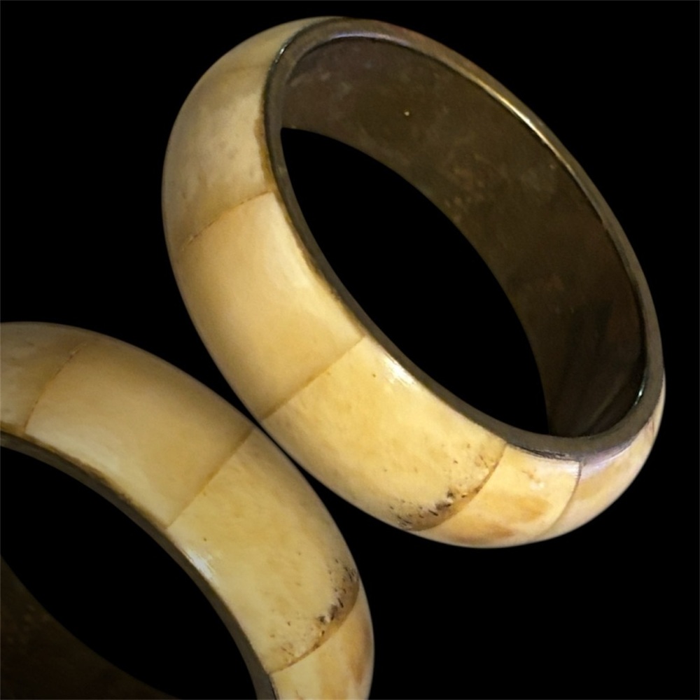 Elegant Cream Bone & Brass Bangle Bracelet